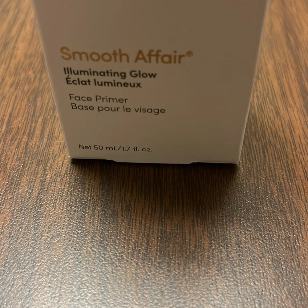 Janie Iredale Smooth‎ Affair Illuminating Glow face primer, new